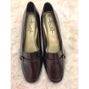 SOFT STYLE HUSH PUPPIES HEELS SLIPS ON PUMPS